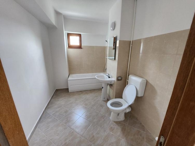 Apartament cu 3 camere decomandat în Vest