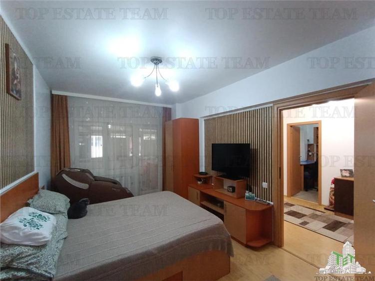 Apartament cu 3 camere semidecomandat, mobilat în Prelungirea Ghencea