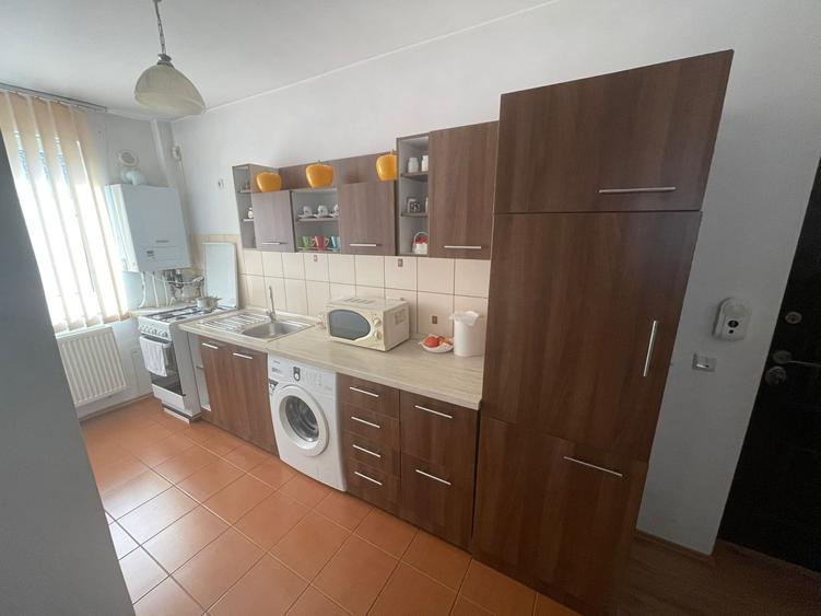 Apartament cu 2 camere decomandat, mobilat în Florești