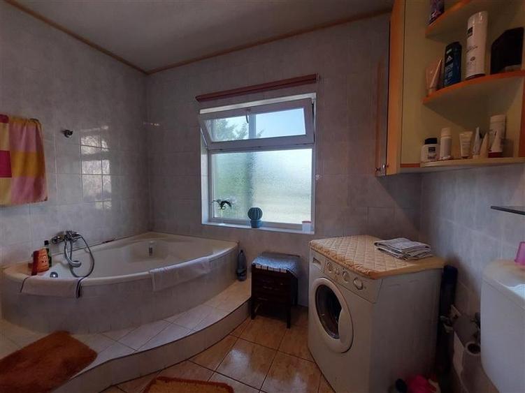 Casă individuală cu 7 camere cu Piscina în Sânnicolau Mic