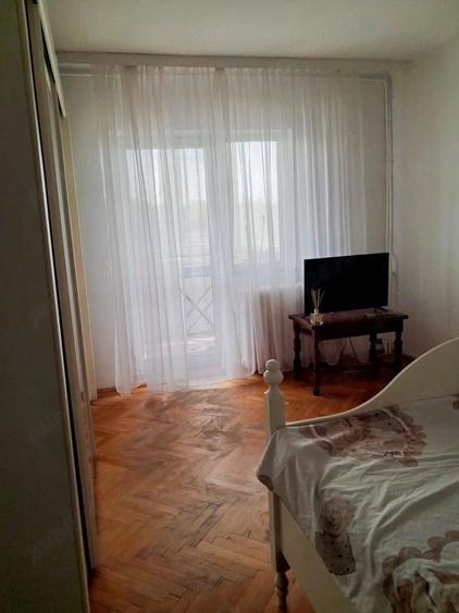 Apartament cu 2 camere decomandat în Văcăresti