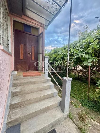 Casă individuală cu 2 camere cu Canalizare în Central