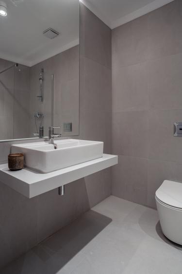 Apartament cu 4 camere semidecomandat în Pipera