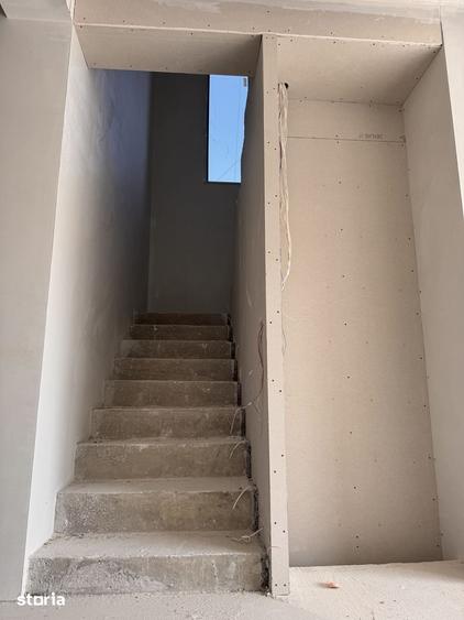 Casă cu 5 camere decomandat cu Teren 380 Mp în Giroc