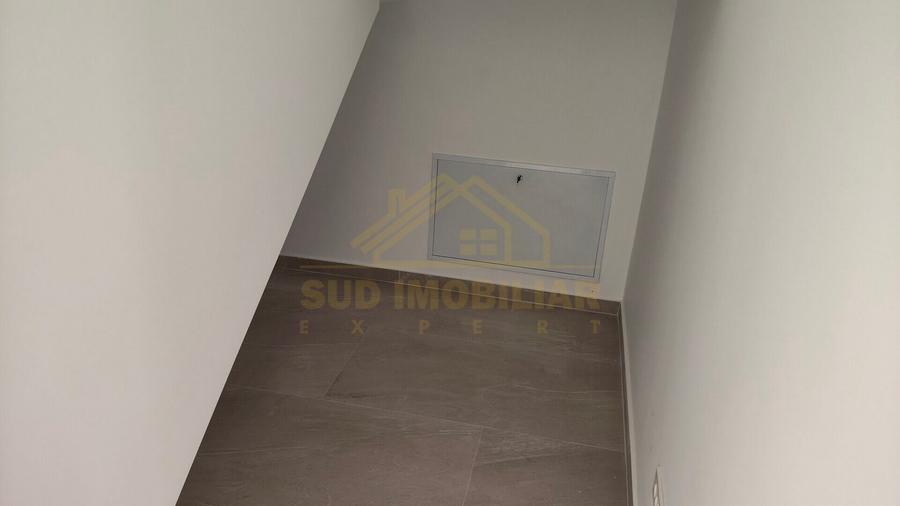 Casă individuală cu 5 camere cu Canalizare în Central