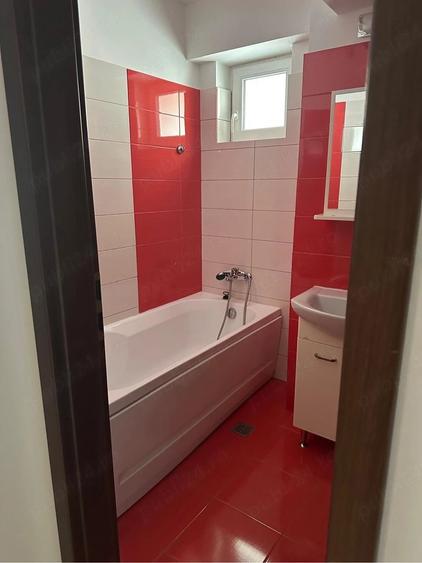 Apartament cu 3 camere semidecomandat în 1 Decembrie 1918