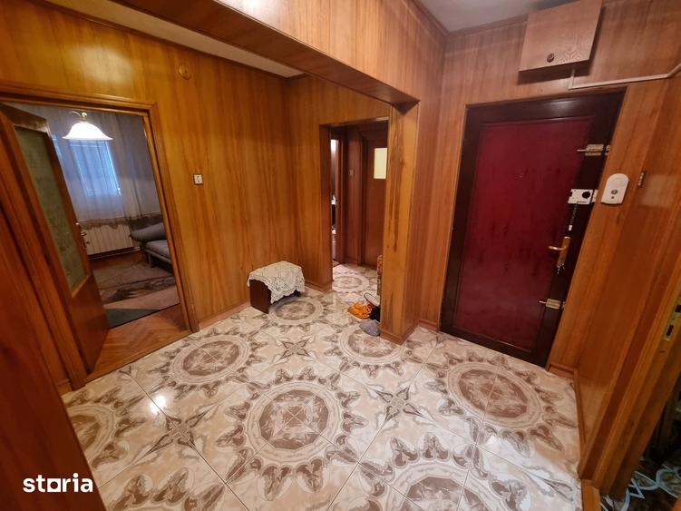 Apartament cu 4 camere decomandat în Delfinariu