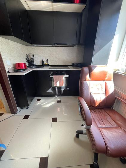 Apartament cu 3 camere semidecomandat, mobilat în Brâncoveanu