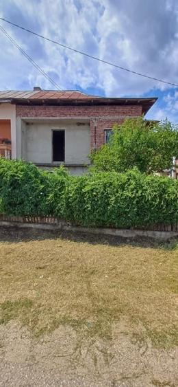 Casă individuală cu 5 camere cu Teren 643 Mp în Budeasa Mică