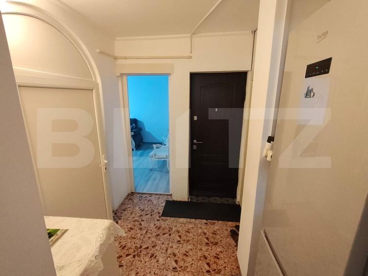 Apartament cu 3 camere decomandat, mobilat în Micro 12