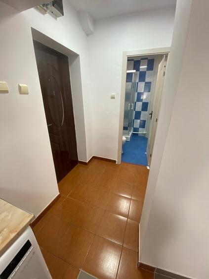 Garsonieră decomandată în Central