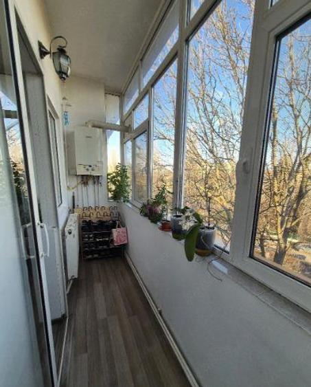 Apartament cu 4 camere semidecomandat în Tătărași