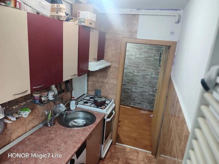 Apartament cu 3 camere semidecomandat în Șagului
