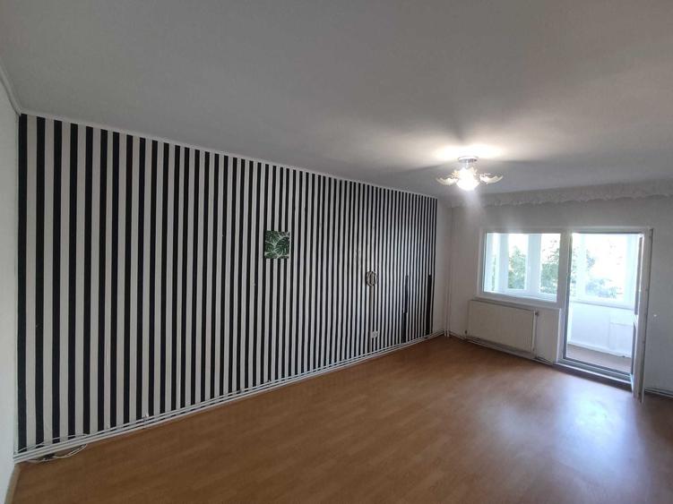 Apartament cu 3 camere decomandat în Ștefan cel Mare