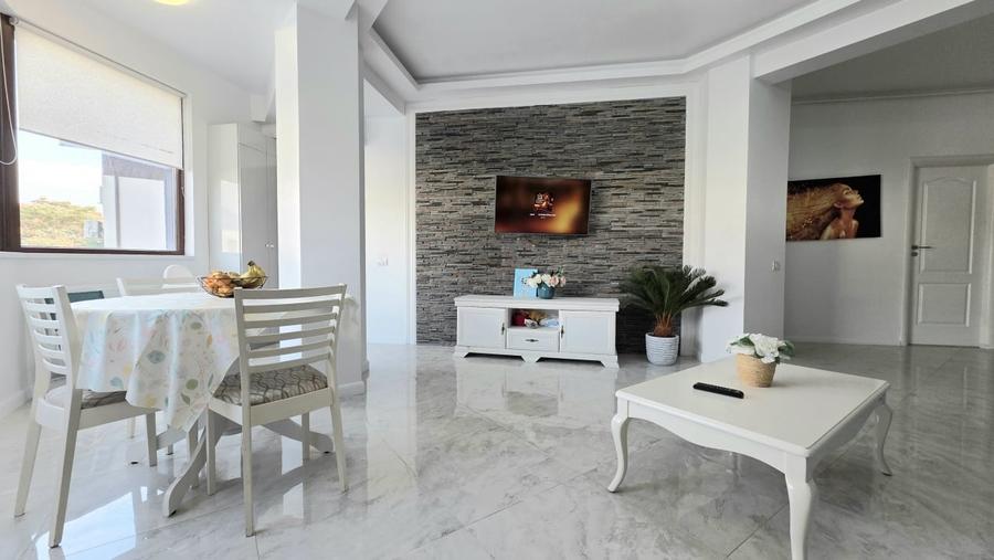 Apartament cu 2 camere semidecomandat, mobilat în Mamaia-Sat
