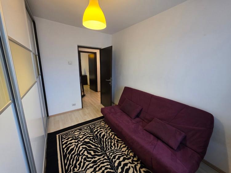 Apartament cu 3 camere semidecomandat, mobilat în Titan