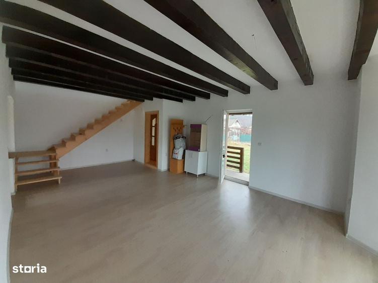 Casă cu 3 camere în Domnești