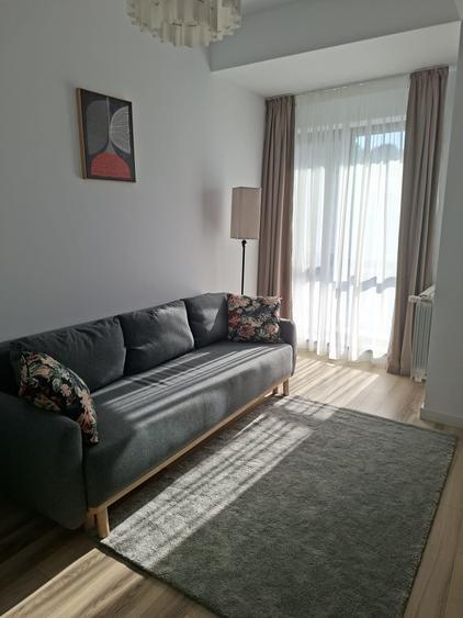 Apartament cu 3 camere semidecomandat în Calea Călărașilor
