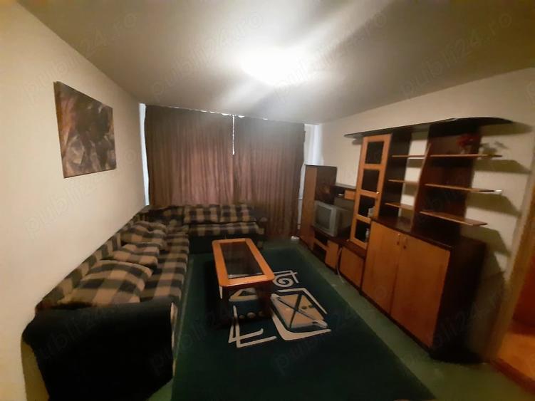 Apartament cu 3 camere semidecomandat în Valea Ialomiței
