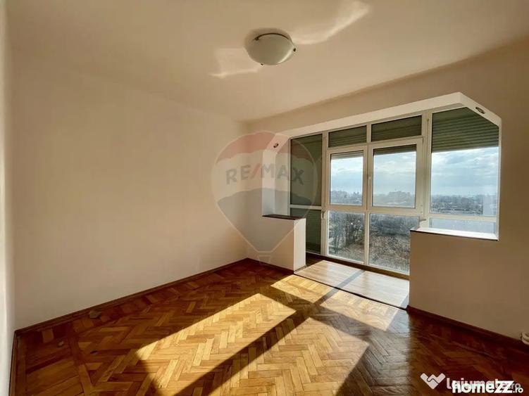 Apartament cu 3 camere semidecomandat în Nord