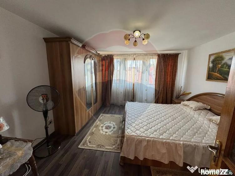 Casă cu 6 camere cu Teren 1526 Mp în Bolotești