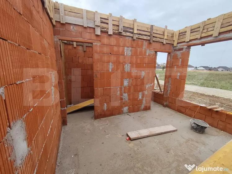 Casă cu 4 camere cu Teren 500 Mp în Sântandrei