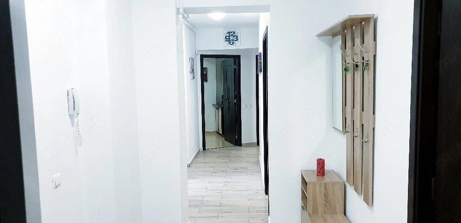 Apartament cu 3 camere decomandat, mobilat în Berceni