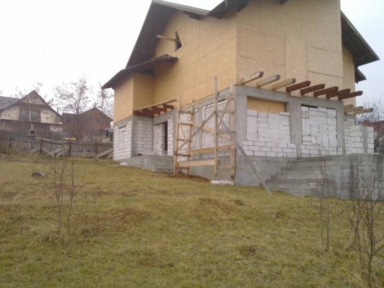 Casă cu 10 camere cu Canalizare în Vest