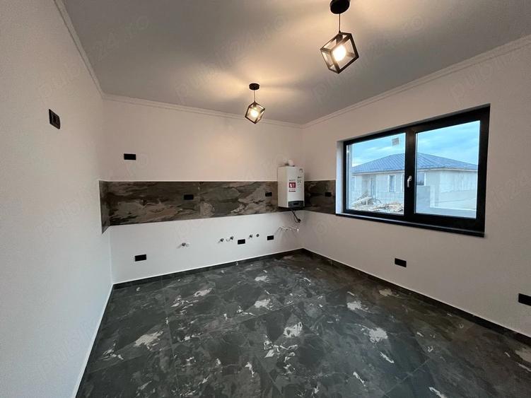 Casă cu 3 camere cu Teren 350 Mp în Central