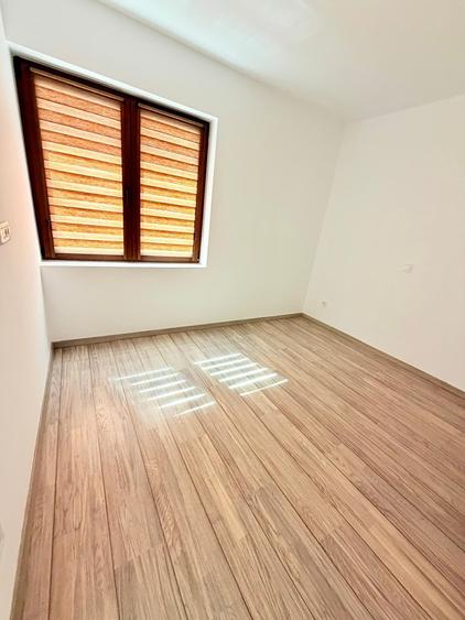 Casă individuală cu 5 camere cu Garaj în Periferie