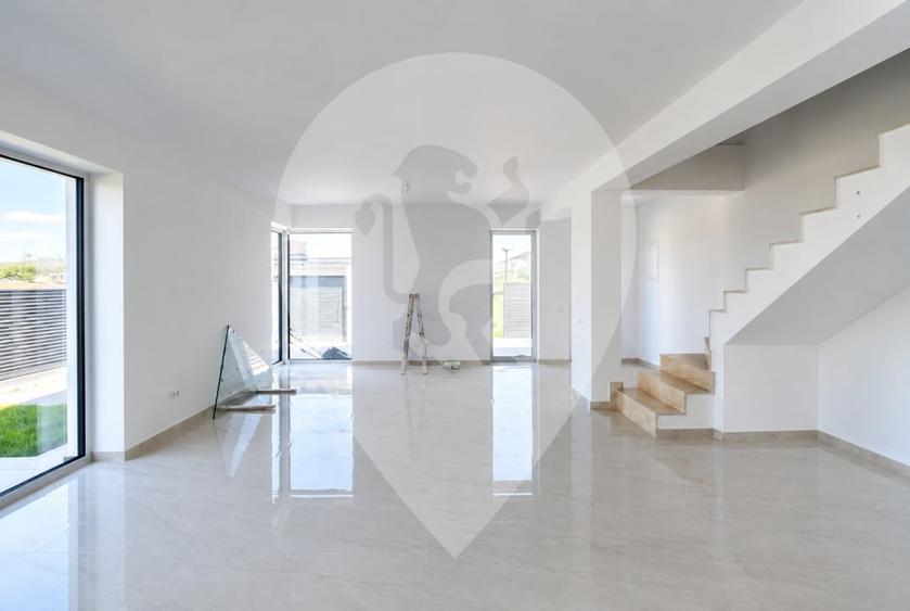 Duplex cu 4 camere cu Canalizare în Sânpetru