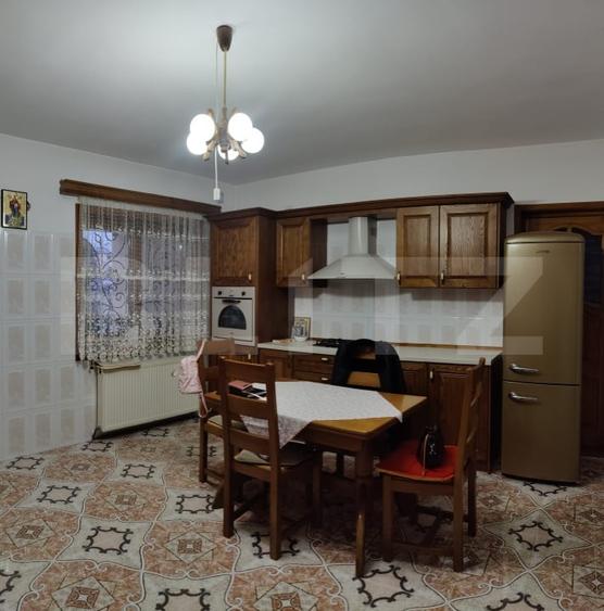 Casă individuală cu 10 camere cu Canalizare în Central