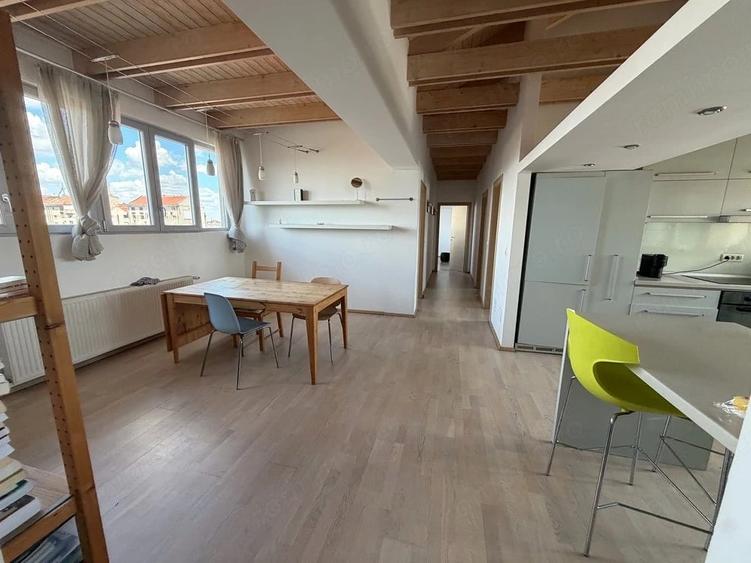 Apartament cu 5 camere decomandat în Central