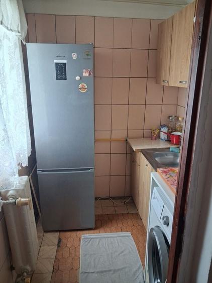 Apartament cu 2 camere semidecomandat în Craiovița Nouă