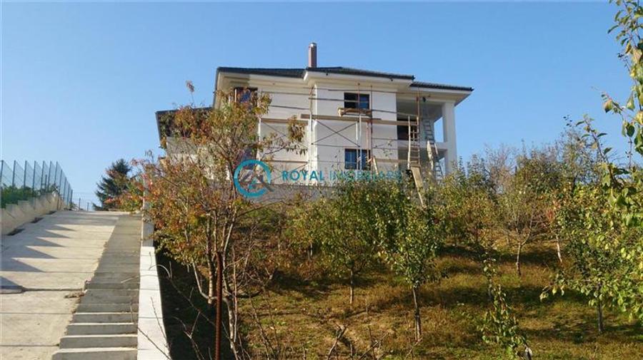 Casă individuală cu 4 camere cu Canalizare în Bucov