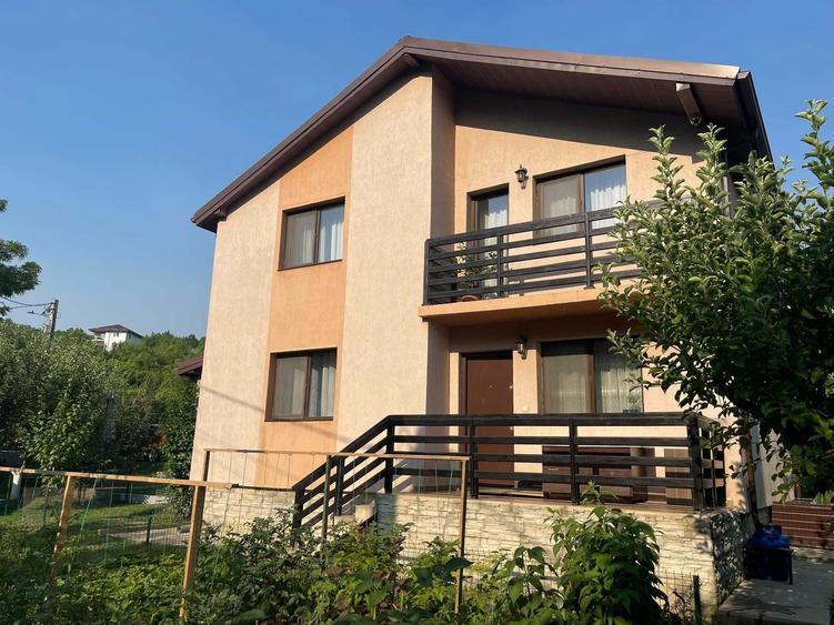Casă cu 4 camere în Tomești