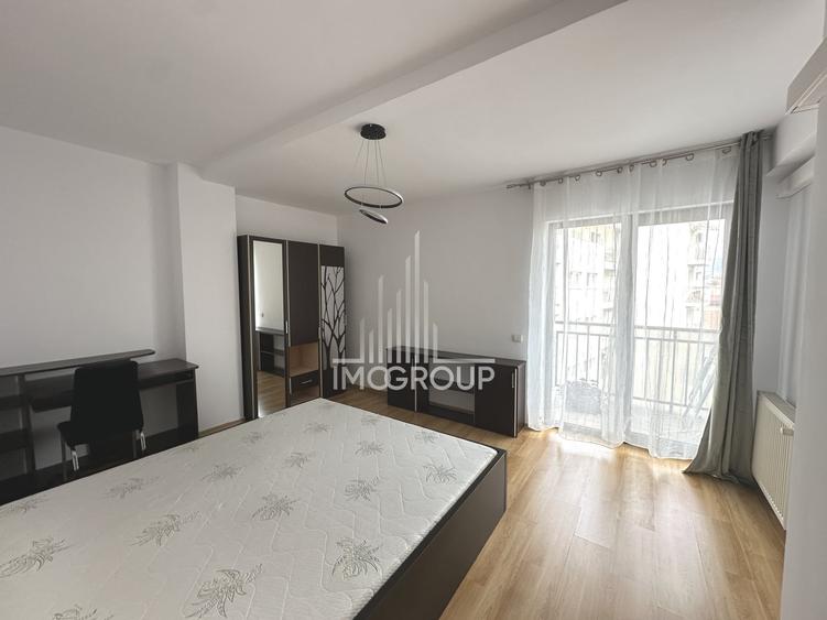 Apartament cu 3 camere semidecomandat, mobilat în Semicentral