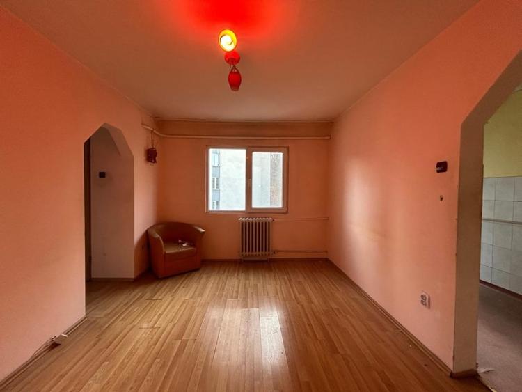 Apartament cu 3 camere semidecomandat în Mănăștur