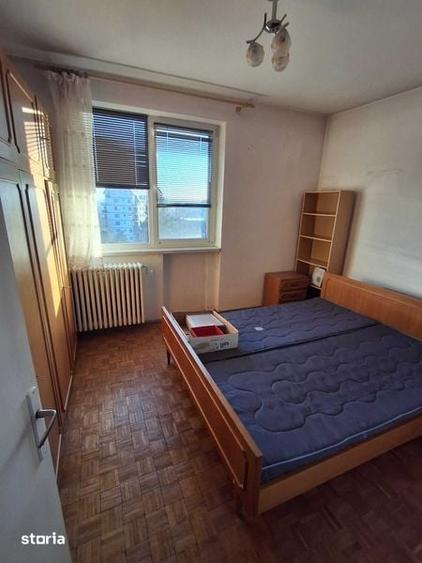 Apartament cu 3 camere semidecomandat în Policlinica