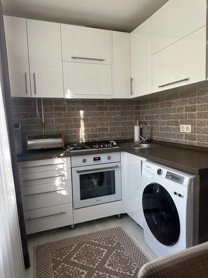 Apartament cu 2 camere decomandat în Florilor