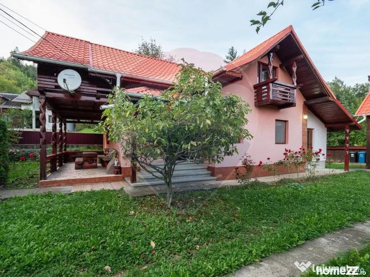 Casă cu 5 camere cu Teren 735 Mp în Sucevița