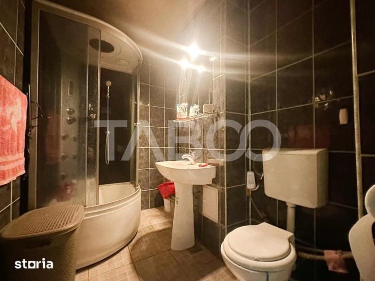 Apartament cu 3 camere semidecomandat în Gruia