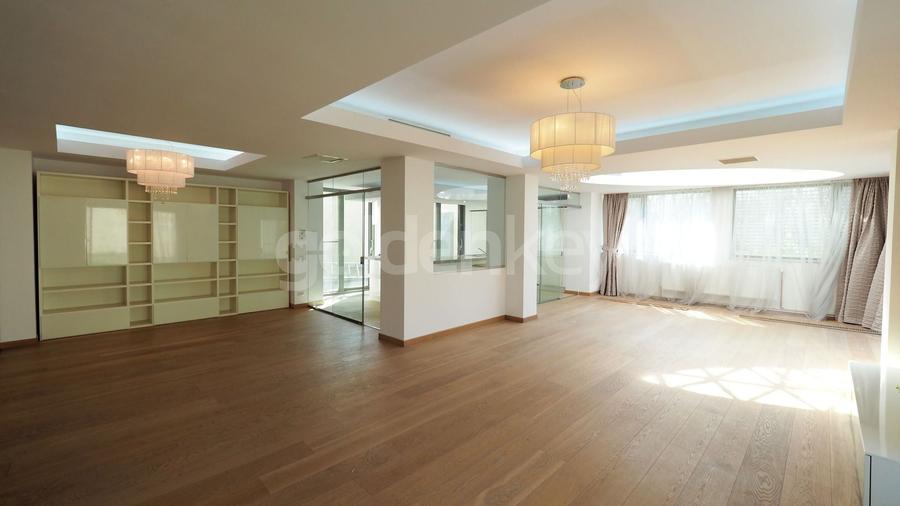 Casă individuală cu 10 camere cu Canalizare în Floreasca