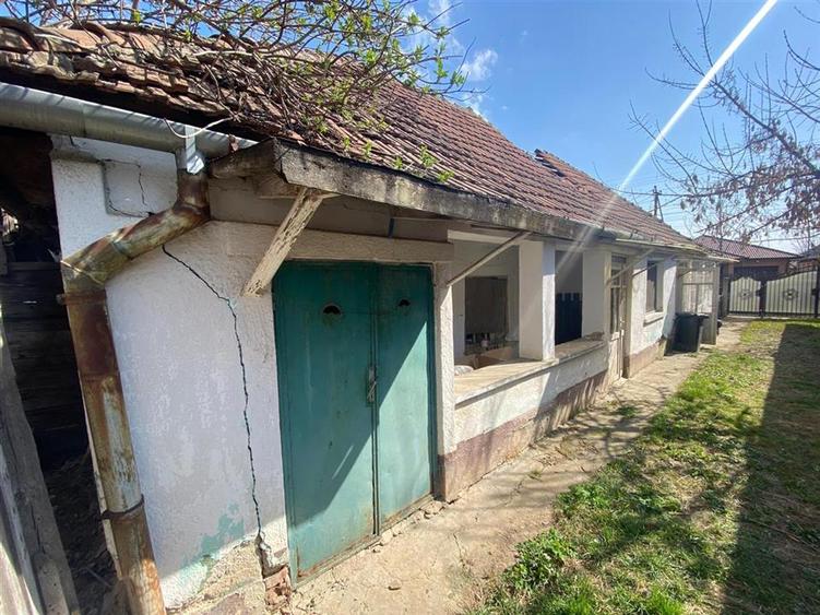 Casă cu 3 camere cu Teren 532 Mp în Est