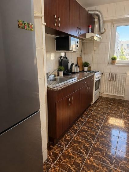 Apartament cu 4 camere decomandat, mobilat în Tineretului