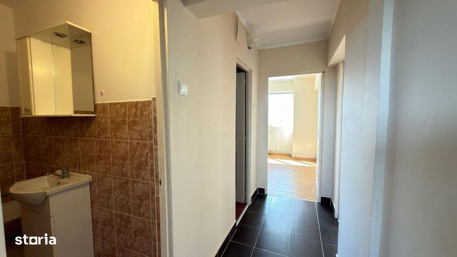 Apartament cu 3 camere semidecomandat în Central