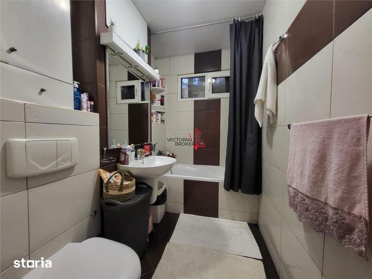 Apartament cu 4 camere semidecomandat, mobilat în Berceni