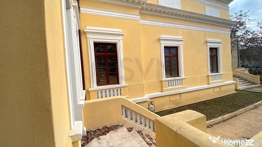 Casă cu 7 camere cu Teren 1020 Mp în Romană
