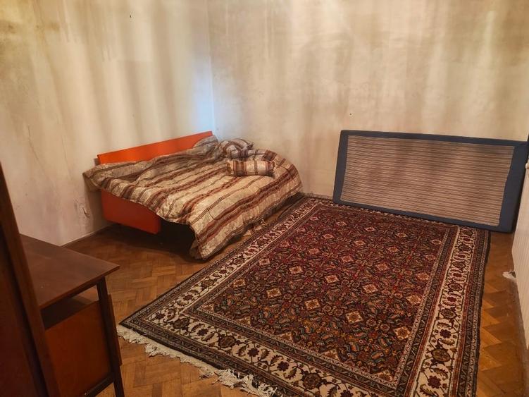 Casă individuală cu 5 camere cu Canalizare în Central