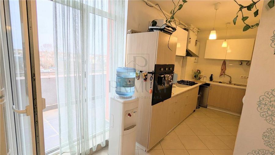Penthouse cu 3 camere decomandat, mobilat în Aradului